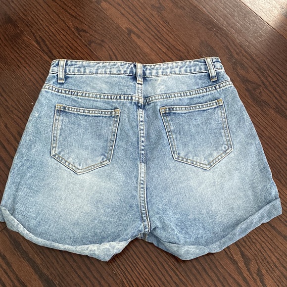 Women’s Denim Mom Shorts - Picture 2 of 3
